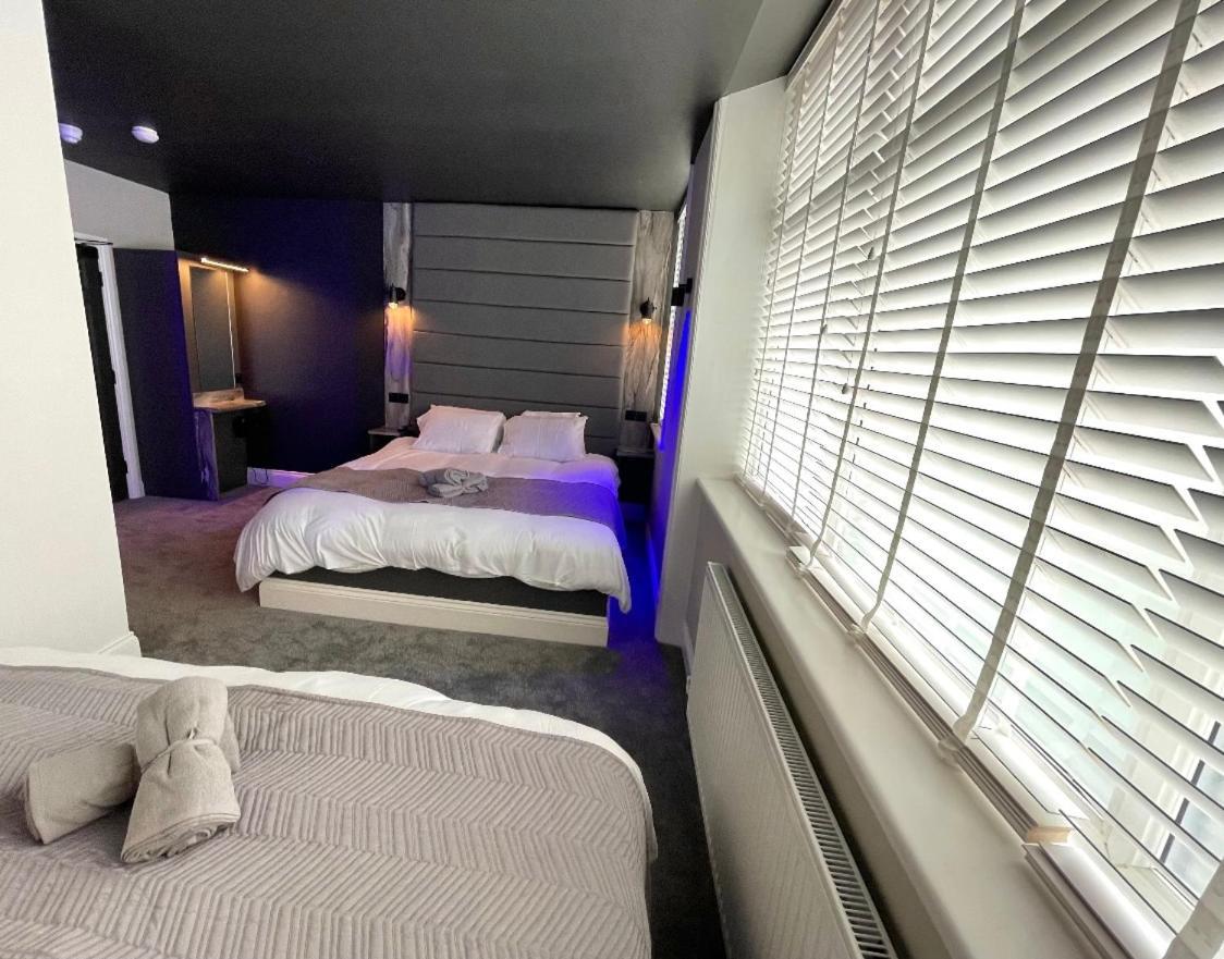 Breeze Suites - Luxury Group Accom - Sleeps 19 Blackpool Eksteriør billede